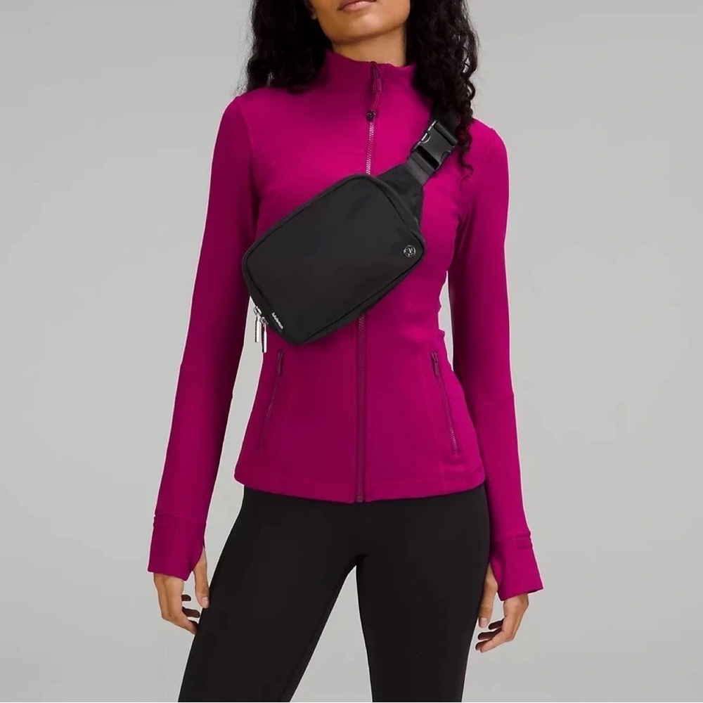 Lululemon Everywhere Belt Bag Large in Black NWT